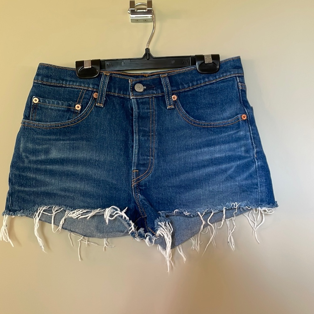 Levi’s 501 frayed cut off jean shorts